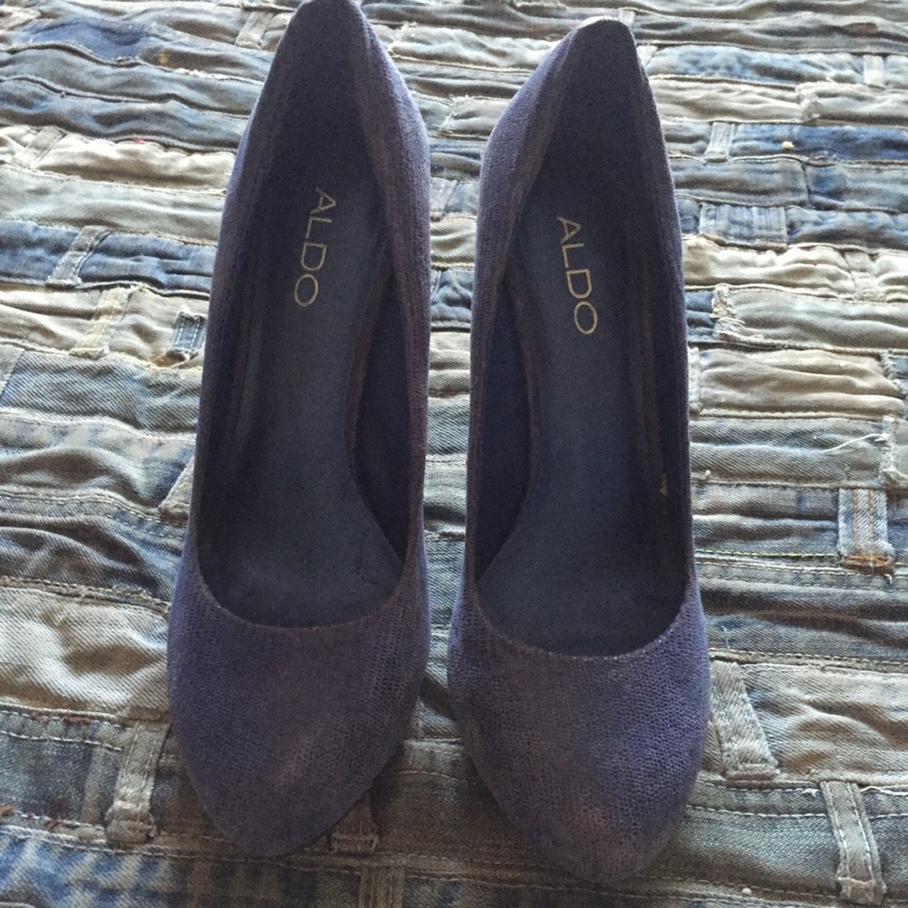 Leather Pumps.